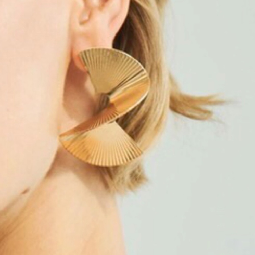 REVOLVE "Flare" - spiral gold statement earrings - Picture 1 of 3